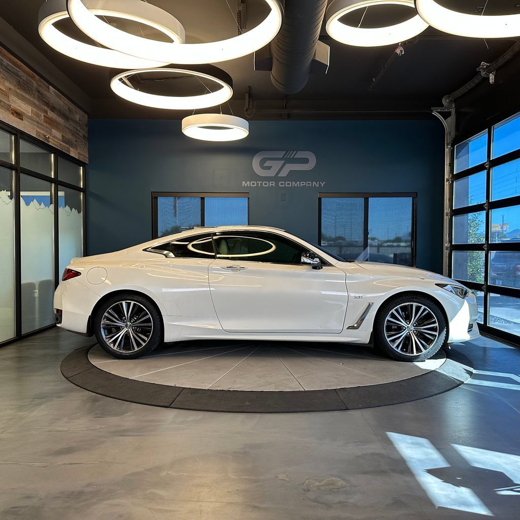Used 2019 INFINITI Q60 3.0t Luxe AWD/4WD image 2