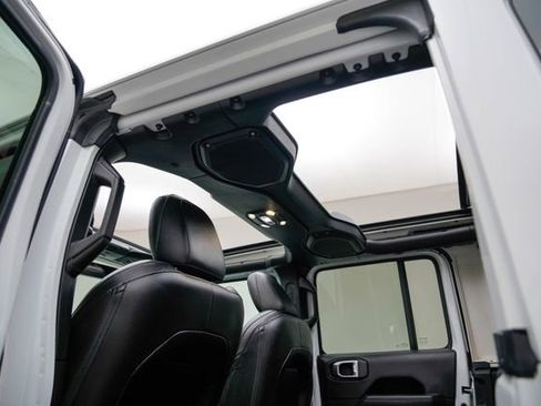 Used 2019 Jeep Wrangler Unlimited Sahara AWD/4WD image 27