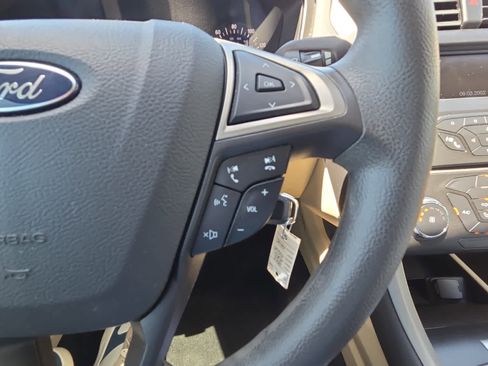 Used 2015 Ford Fusion SE FWD image 19