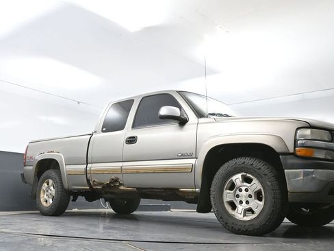 Used 2001 Chevrolet Silverado 1500 LS w/ Firm Ride Suspension Pkg AWD/4WD image 23