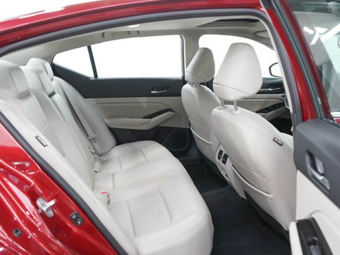 Used 2022 Nissan Altima 2.5 Platinum AWD/4WD image 13