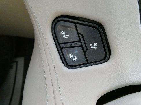 Used 2019 GMC Yukon XL Denali w/ Open Road Package image 35