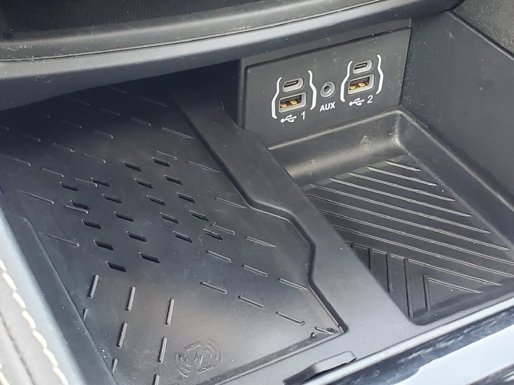 Used 2025 Chrysler Pacifica Limited AWD/4WD image 18
