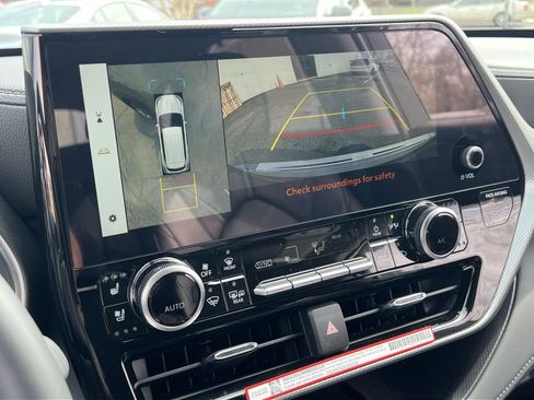 New 2026 Toyota Highlander Platinum image 15