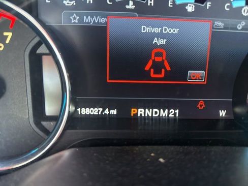 Used 2016 Ford F150 Lariat image 9