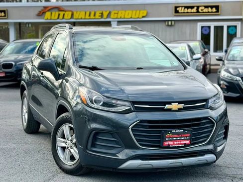 Used 2018 Chevrolet Trax LT w/ LT Convenience Package FWD image 1