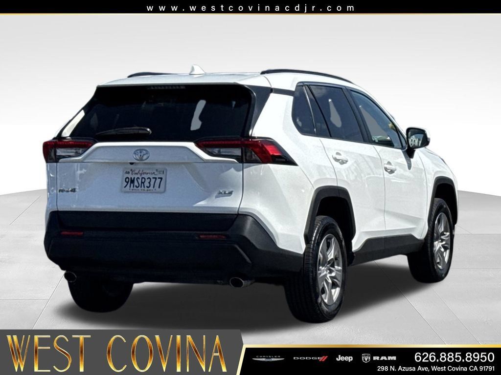 Used 2024 Toyota RAV4 XLE FWD image 11