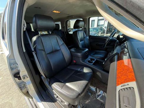 Used 2013 GMC Yukon SLT w/ SLT-2 Equipment Package image 29