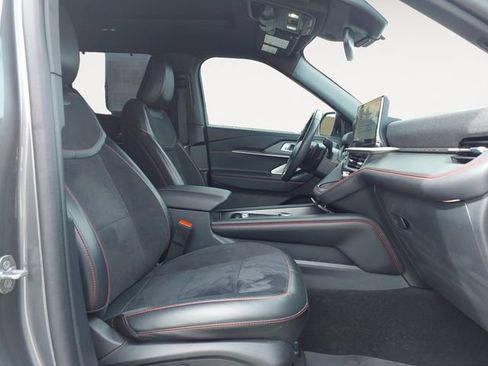 Certified 2025 Ford Explorer ST AWD/4WD image 9