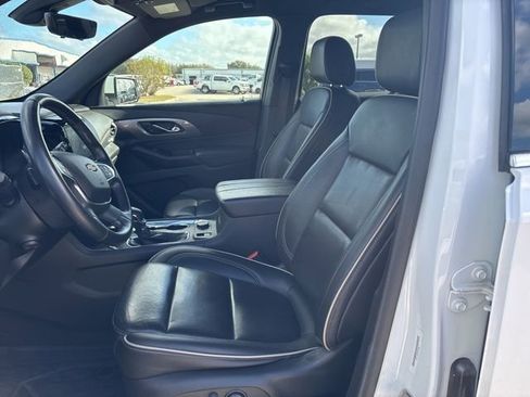 Used 2023 Chevrolet Traverse Premier image 9