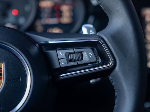 Certified 2025 Porsche Macan AWD/4WD image 8