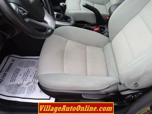 Used 2014 Chevrolet Cruze LT image 18