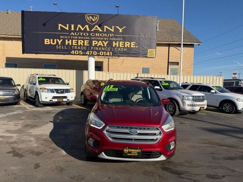 Used 2017 Ford Escape SE w/ Equipment Group 201A FWD image 2