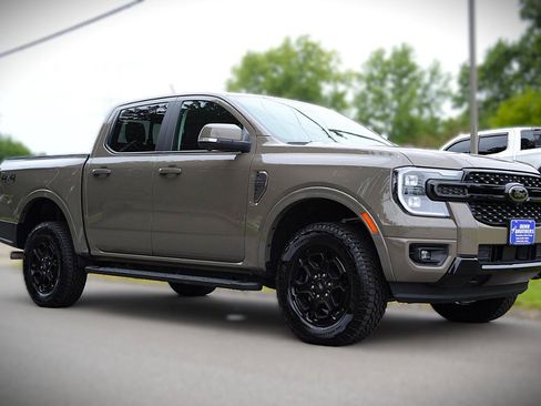 Used 2025 Ford Ranger Lariat w/ Black Appearance Package AWD/4WD image 3