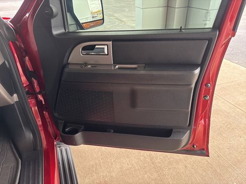 Used 2017 Ford Expedition XLT w/ Equipment Group 202A image 27