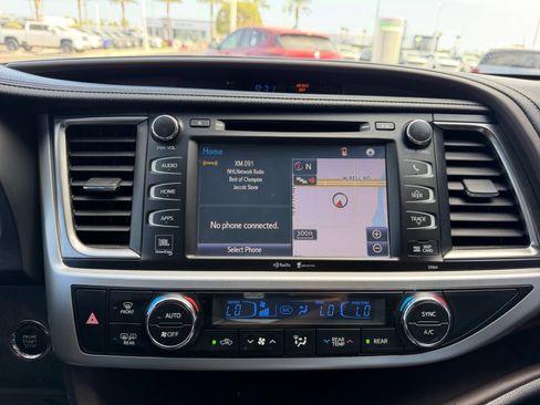 Used 2014 Toyota Highlander Limited w/ Driver Technology Package FWD image 27
