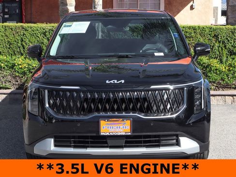 Used 2025 Kia Carnival image 3