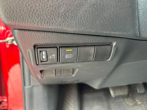 Used 2022 Toyota Corolla Cross XLE FWD image 19