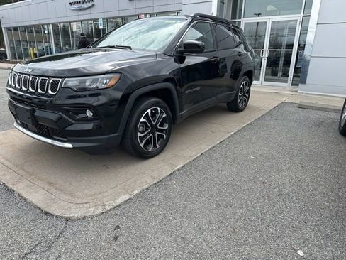 Used 2023 Jeep Compass Limited image 2