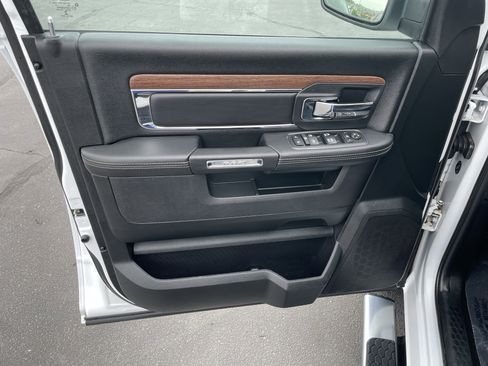 Used 2018 RAM 1500 Laramie w/ Convenience Group AWD/4WD image 12