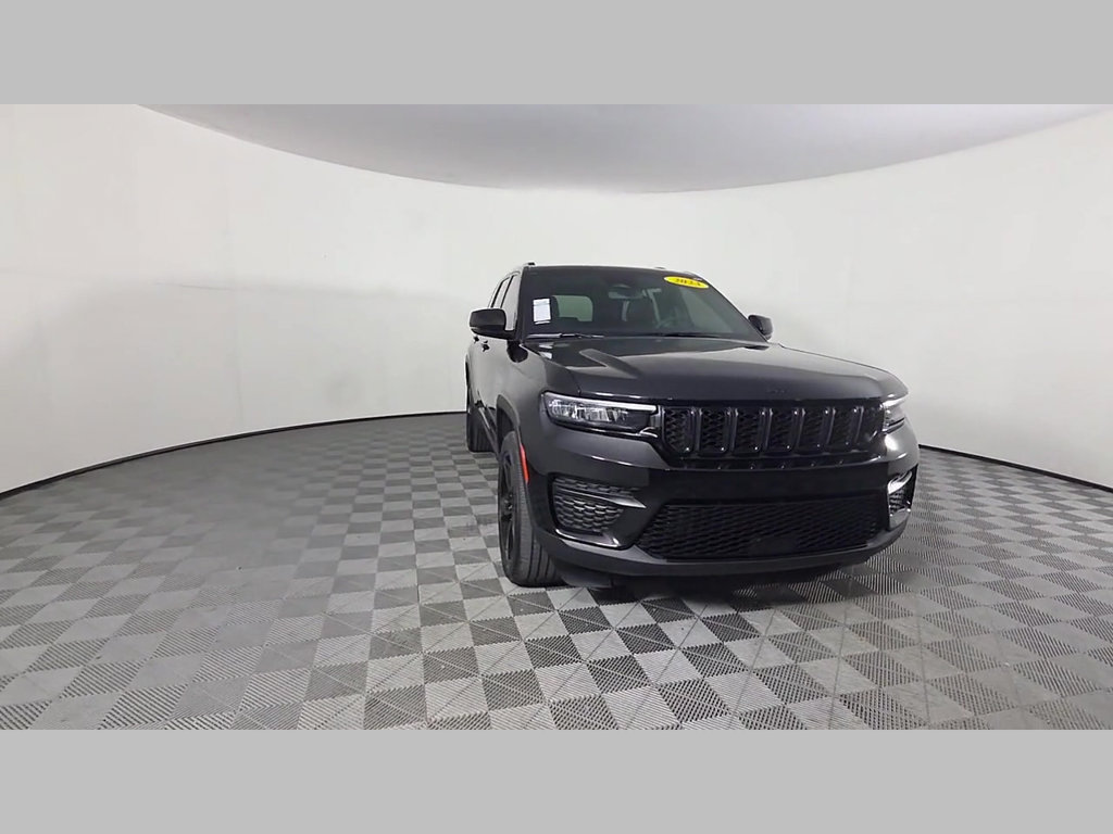 Used 2023 Jeep Grand Cherokee Altitude AWD/4WD image 20