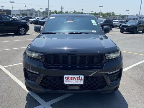 New 2025 Jeep Grand Cherokee Limited w/ Black Appearance Package image 10
