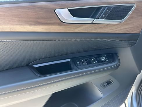 Used 2024 Volkswagen Atlas SE image 24