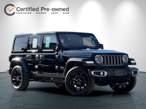 Used 2025 Jeep Wrangler Unlimited Sahara w/ Safety Group AWD/4WD image 2