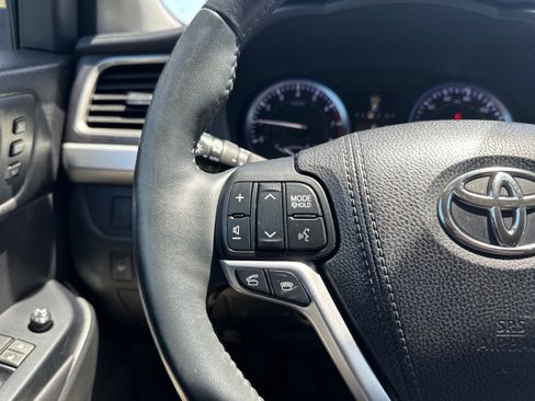 Used 2016 Toyota Highlander Limited AWD/4WD image 34