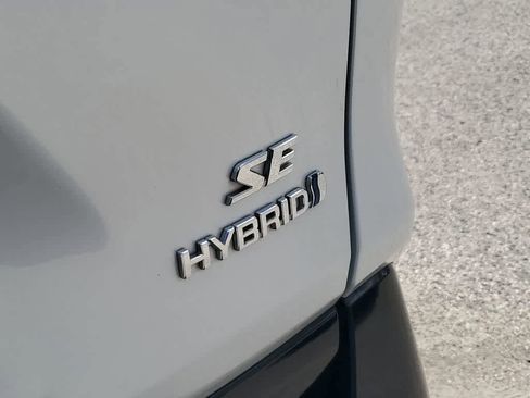 Used 2023 Toyota RAV4 SE image 6