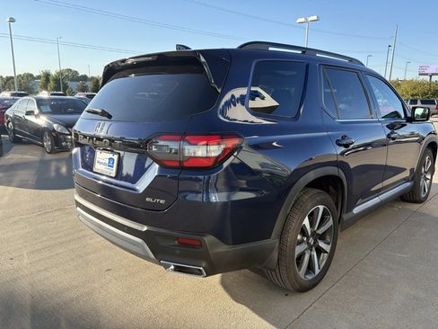 Used 2025 Honda Pilot Elite image 4
