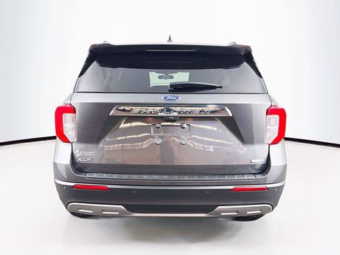 Used 2020 Ford Explorer XLT w/ Equipment Group 202A AWD/4WD image 10