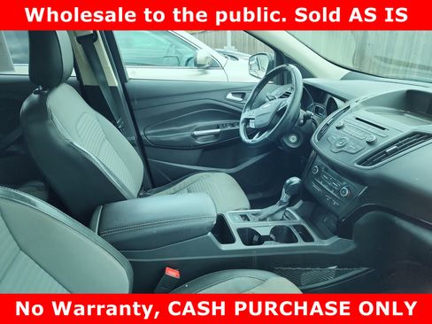 Used 2018 Ford Escape SE w/ SE Sport Appearance Package image 8
