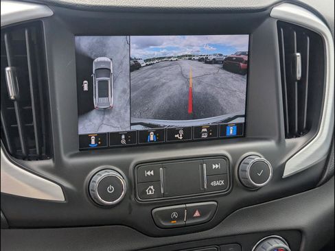Used 2023 GMC Terrain SLT w/ Tech Package FWD image 7