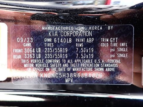 Used 2024 Kia Carnival EX image 12