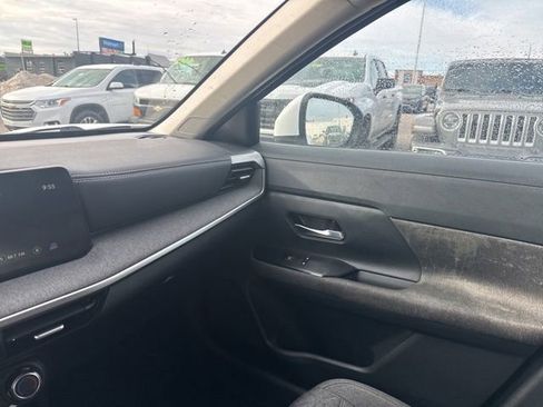 Used 2025 Nissan Kicks SV image 19