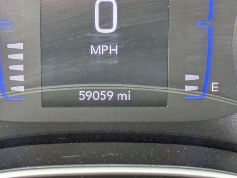 Used 2023 Chrysler Voyager LX image 23