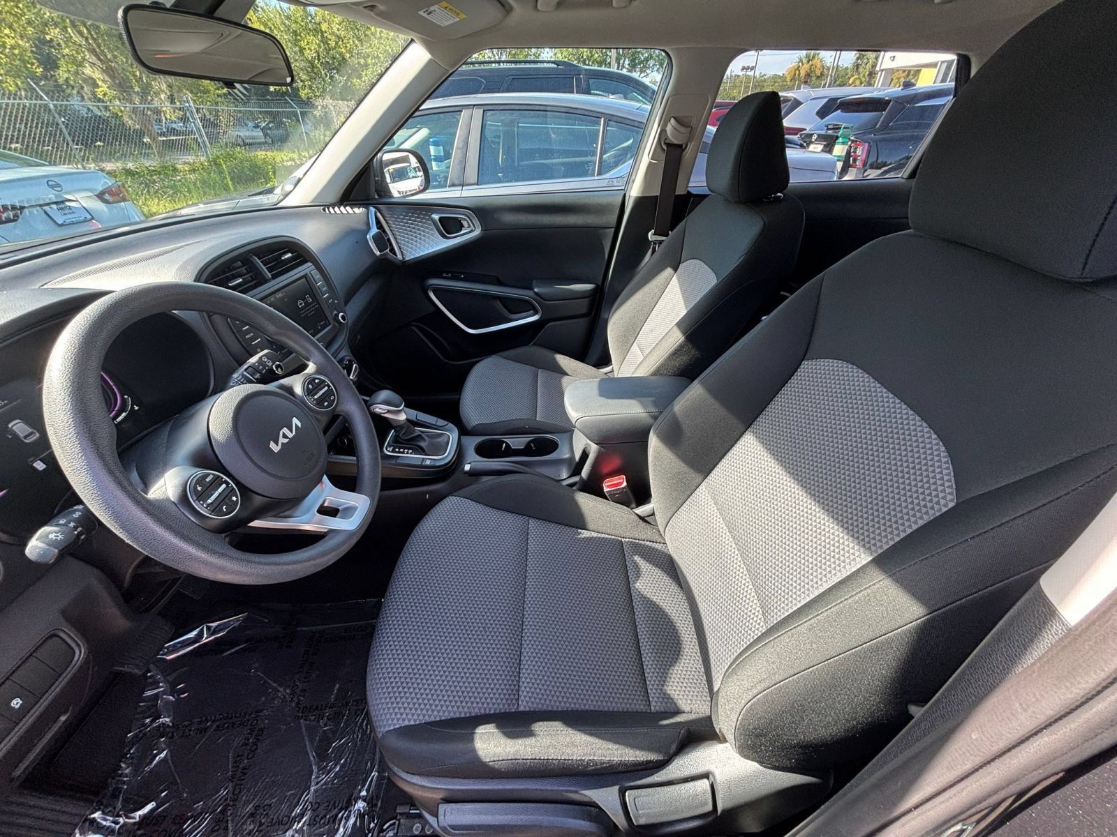 Used 2025 Kia Soul LX w/ LX Technology Package FWD image 24
