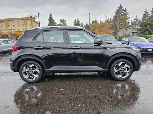Used 2025 Hyundai Venue SEL image 8