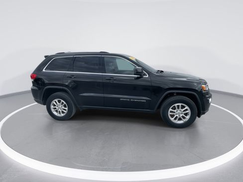 Used 2019 Jeep Grand Cherokee Laredo image 9
