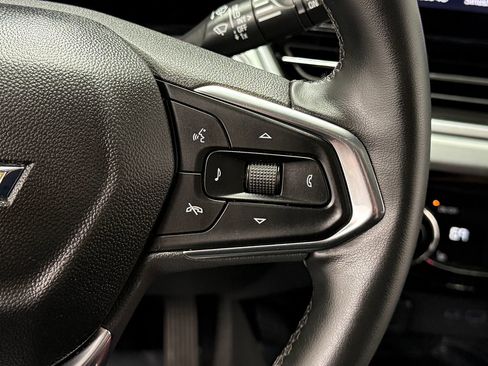 Used 2024 Chevrolet Trax LT w/ Sunroof Package image 17