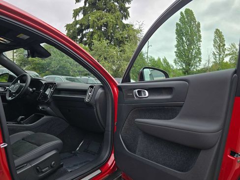 Used 2023 Volvo C40 P8 Recharge Ultimate AWD/4WD image 12