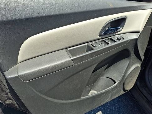 Used 2016 Chevrolet Cruze LS FWD image 12