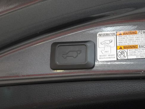 Used 2015 Toyota RAV4 XLE AWD/4WD image 10