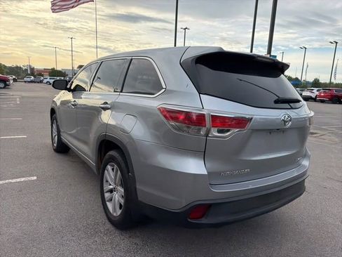Used 2015 Toyota Highlander LE image 6