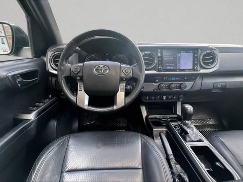 Used 2022 Toyota Tacoma TRD Sport w/ TRD Premium Sport Package RWD image 11