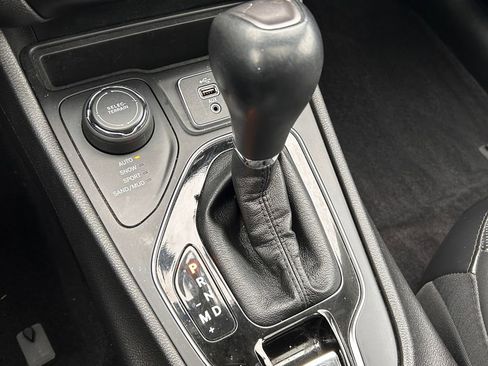 Certified 2019 Jeep Cherokee Limited image 21