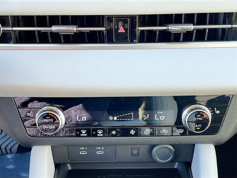 New 2025 Mitsubishi Outlander SE image 16