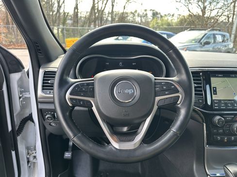 Used 2022 Jeep Grand Cherokee Laredo X image 25