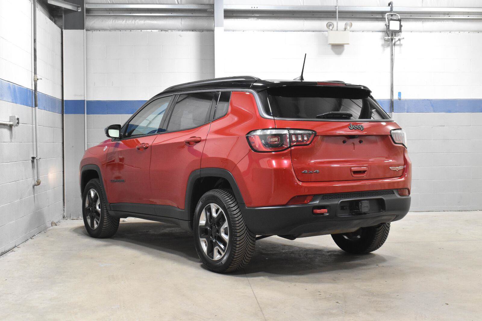 Used 2017 Jeep Compass Trailhawk w/ Leather Interior Group AWD/4WD image 24